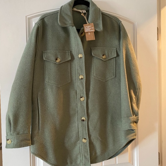 New with tags  shacket sage colour  size small - Picture 1 of 1